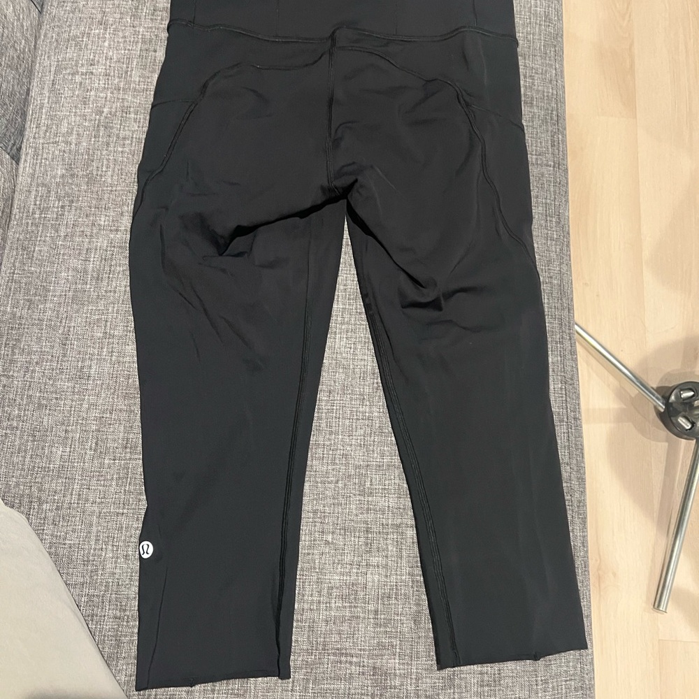 Lululemon - Black Cropped Leggings with Logo